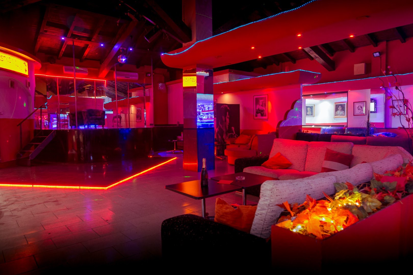 New Anastasia Night Club - Nightclub in Vinzaglio, Italy
