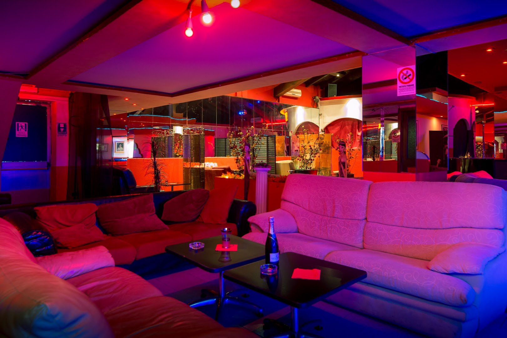 New Anastasia Night Club - Nightclub in Vinzaglio, Italy