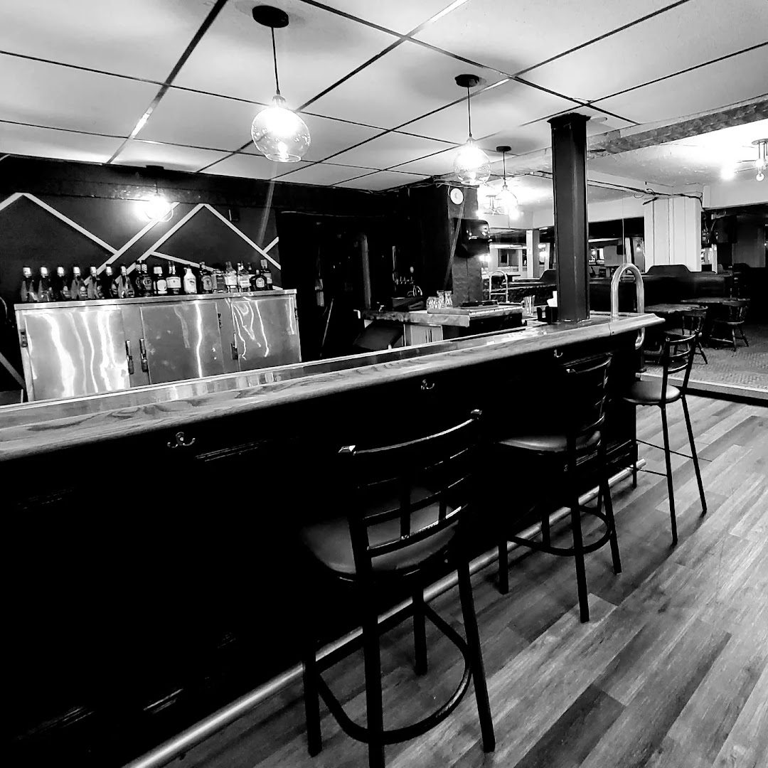 Suits Nightclub - Nightclub in Kingston, Jamaica
