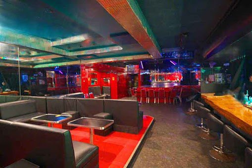 Seventailz Gentlemen's Club - Nightclub in Kin, Japan