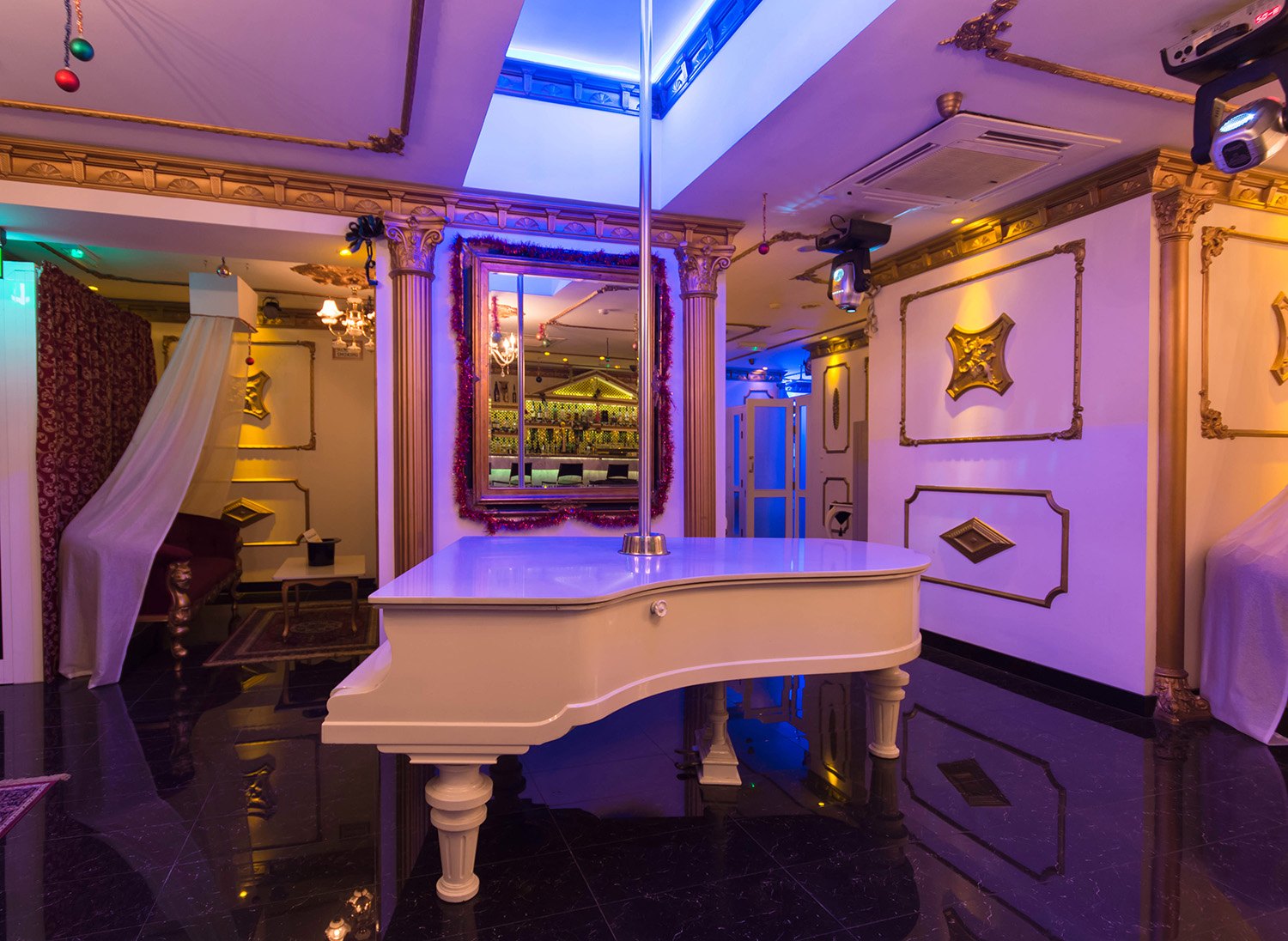 The White Palace Gentlemen`s Club - Nightclub in San Iljan, Malta