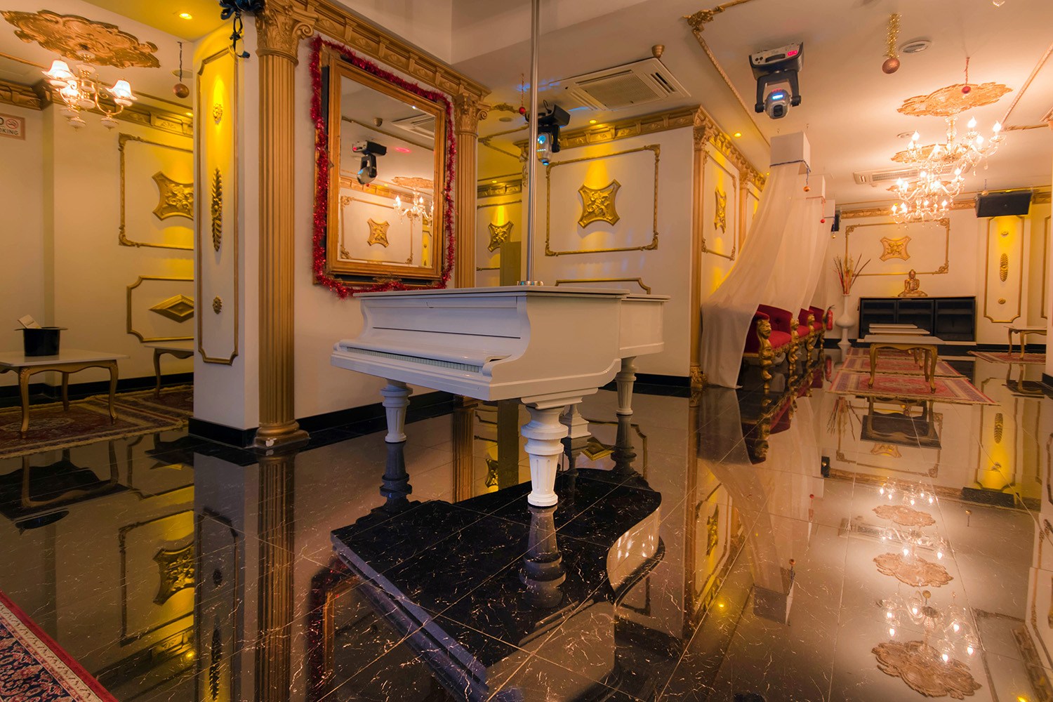 The White Palace Gentlemen`s Club - Nightclub in San Iljan, Malta