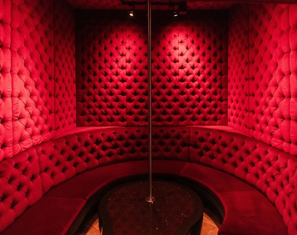 Bon Ton Stripclub Amsterdam - Nightclub in Amsterdam, Netherlands