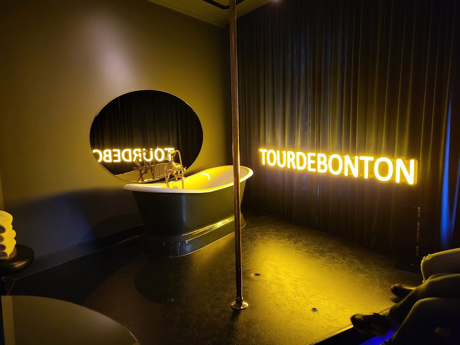 Bon Ton Stripclub Amsterdam - Nightclub in Amsterdam, Netherlands