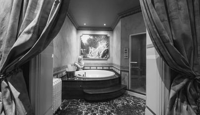 Mayfair Gentlemans Club - Nightclub in Den Haag, Netherlands