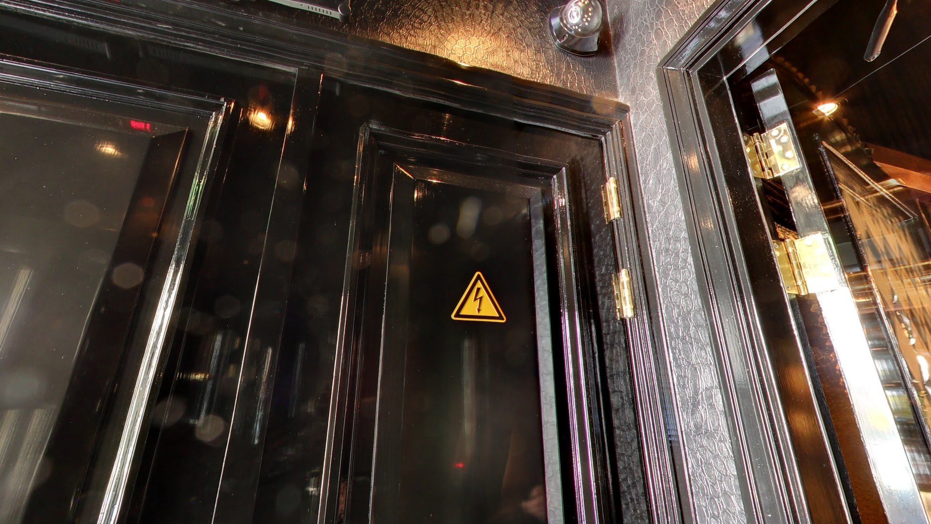 Mayfair Gentlemans Club - Nightclub in Den Haag, Netherlands