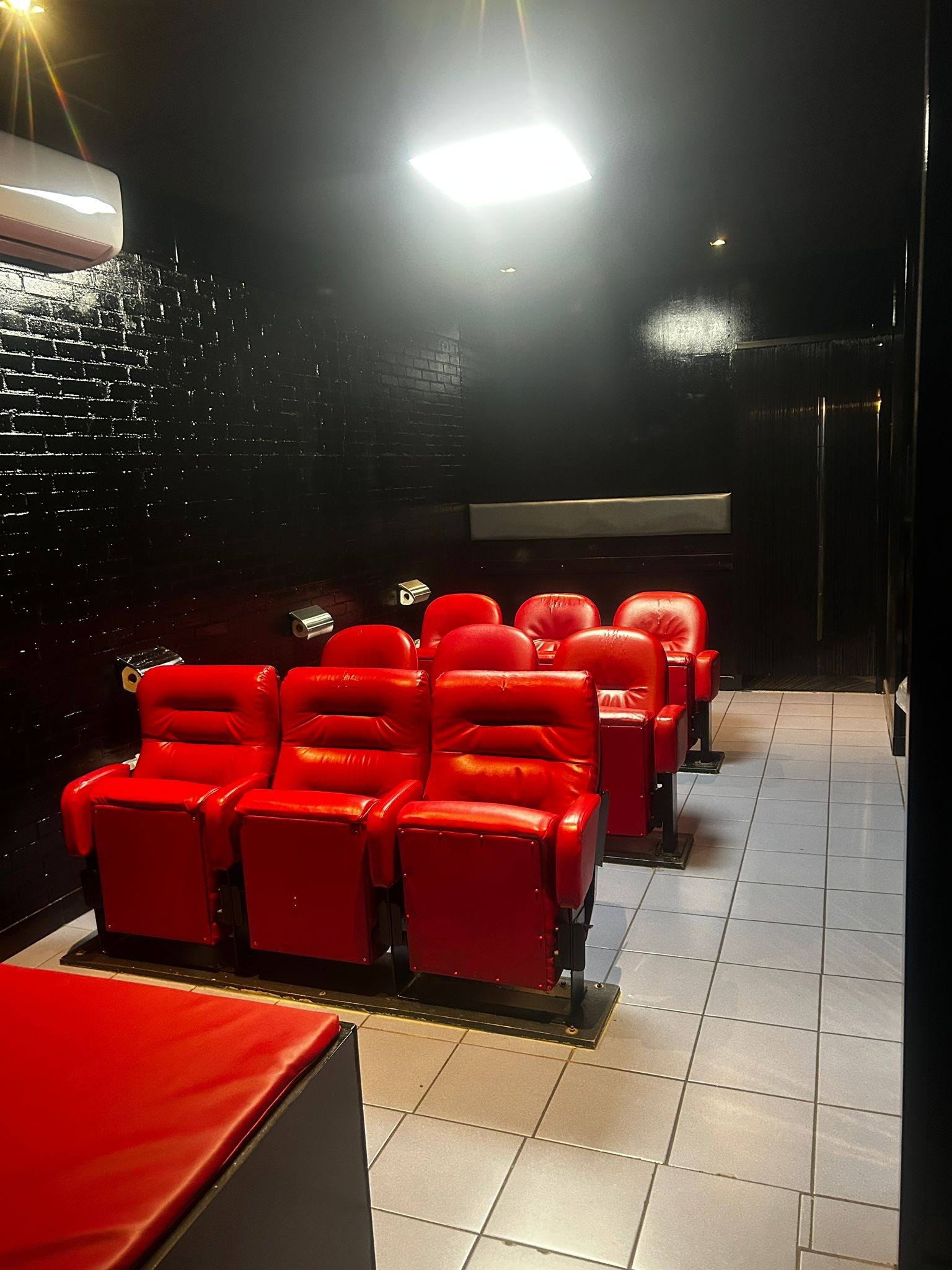 Sexshop Bioscoop Cupido Eindhoven - Swinger Club in Eindhoven, Netherlands