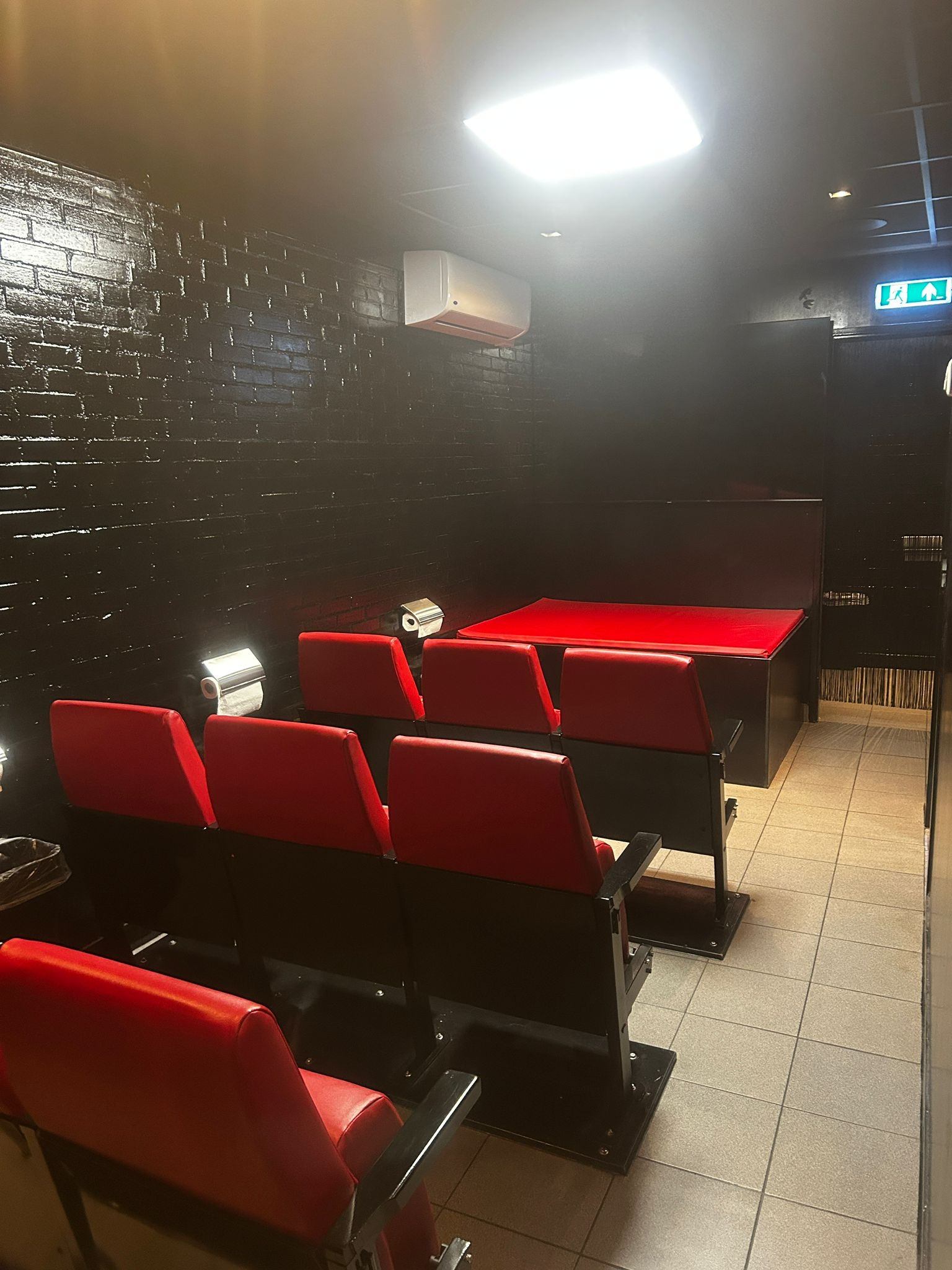 Sexshop Bioscoop Cupido Eindhoven - Swinger Club in Eindhoven, Netherlands