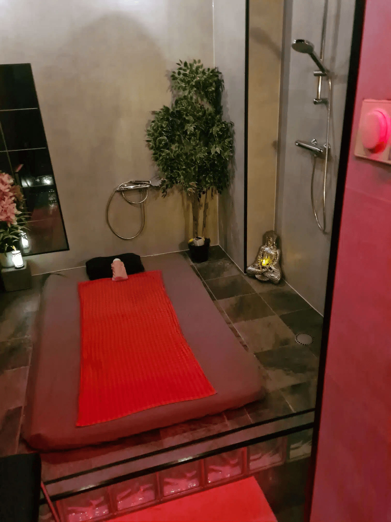 Massagesalon De Roos Massage & Relax - Erotic Massage in Hoogezand, Netherlands