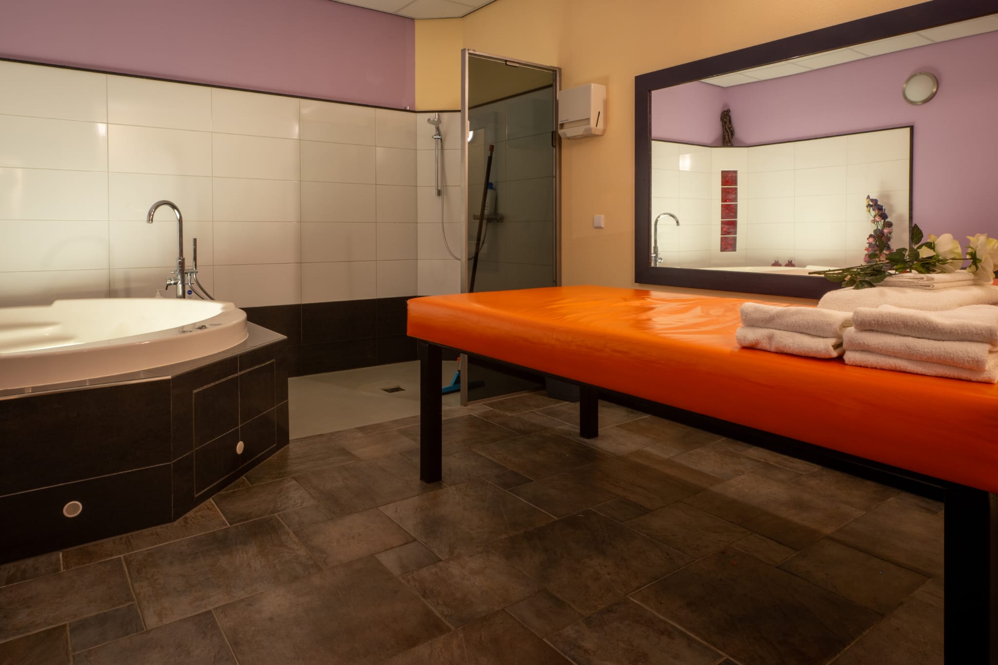 Massage Salon Exclusief - Erotic Massage in Leeuwarden, Netherlands