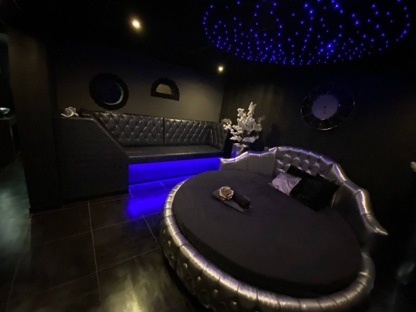 Sexclub De Woeste Hoeve - Groningen - Brothel in Matsloot, Netherlands