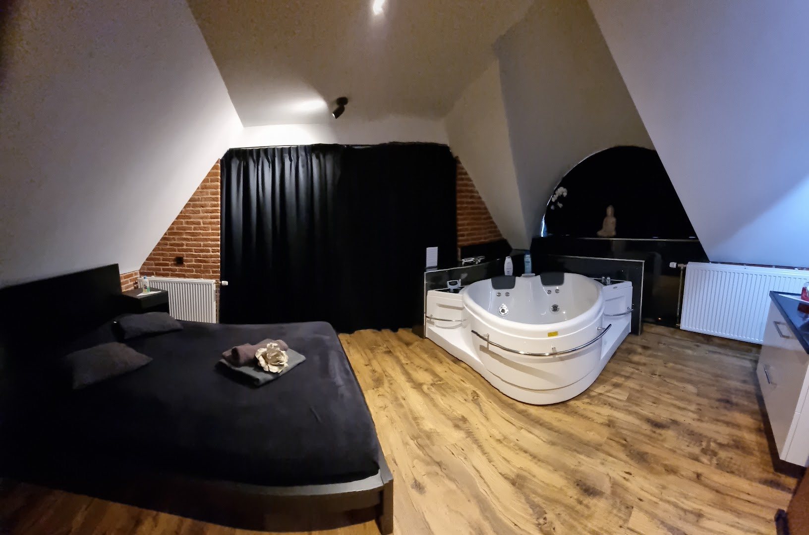 Sexclub De Woeste Hoeve - Groningen - Brothel in Matsloot, Netherlands