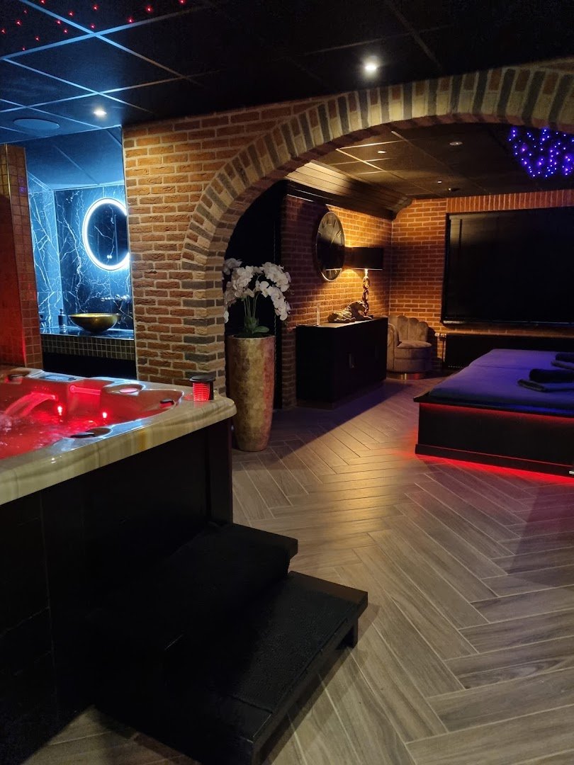 Sexclub De Woeste Hoeve - Groningen - Brothel in Matsloot, Netherlands