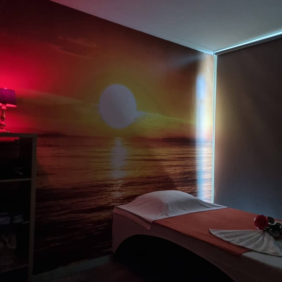 Azie Massage - Erotic Massage in Rotterdam, Netherlands