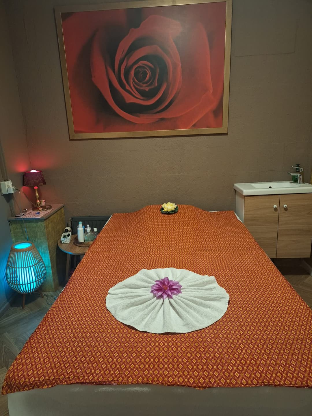 Azie Massage - Erotic Massage in Rotterdam, Netherlands