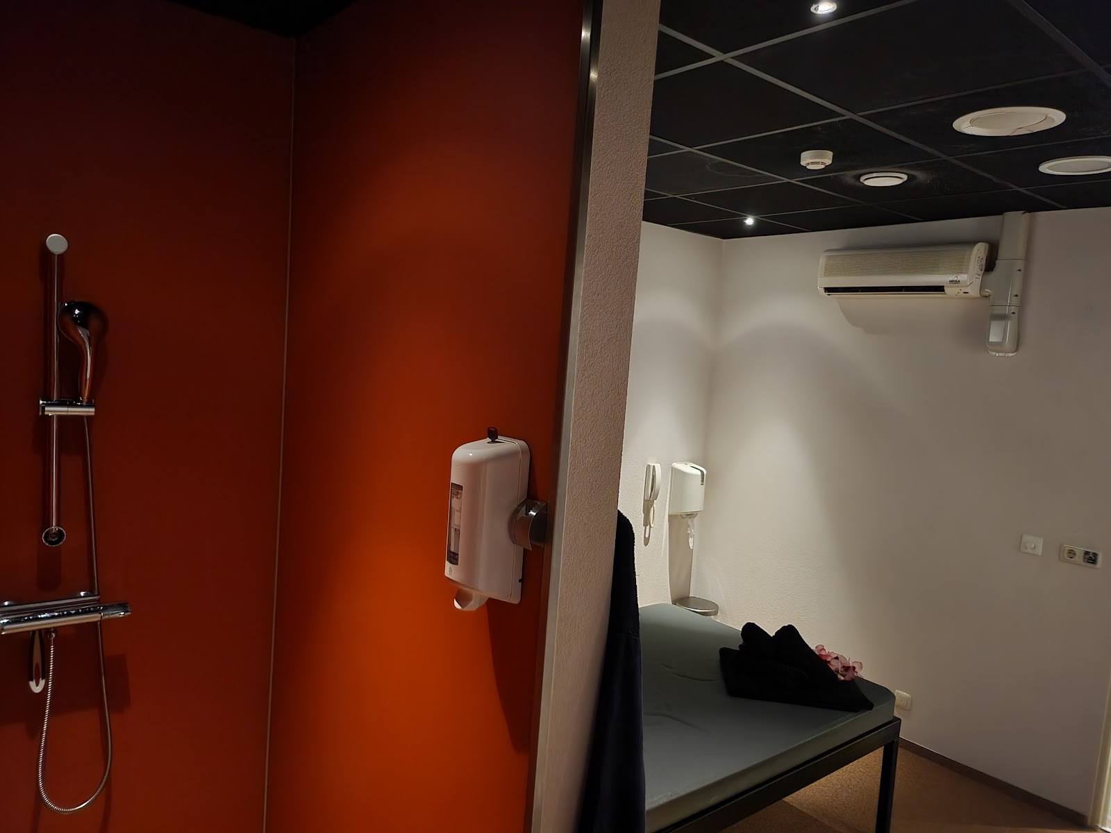 Solar Plexus Massagesalon - Erotic Massage in Tilburg, Netherlands