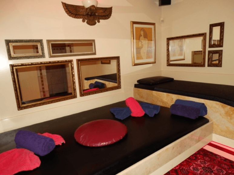 The Pelican Club - Escort Agency in , New Zealand