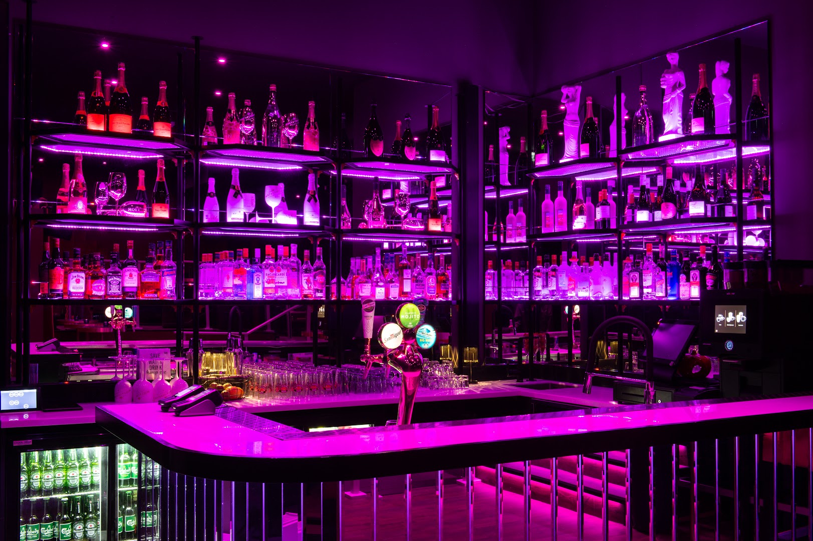 Lotus Showbar - Nightclub in Oslo, Norway