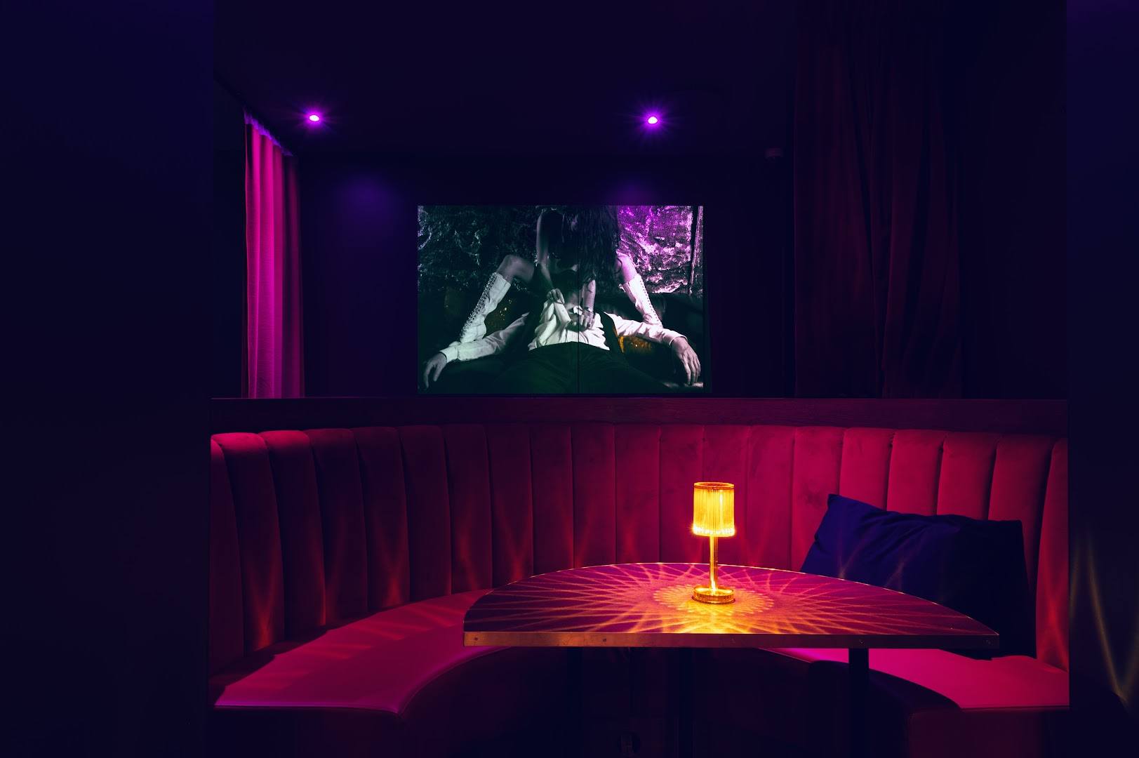 Lotus Showbar - Nightclub in Oslo, Norway
