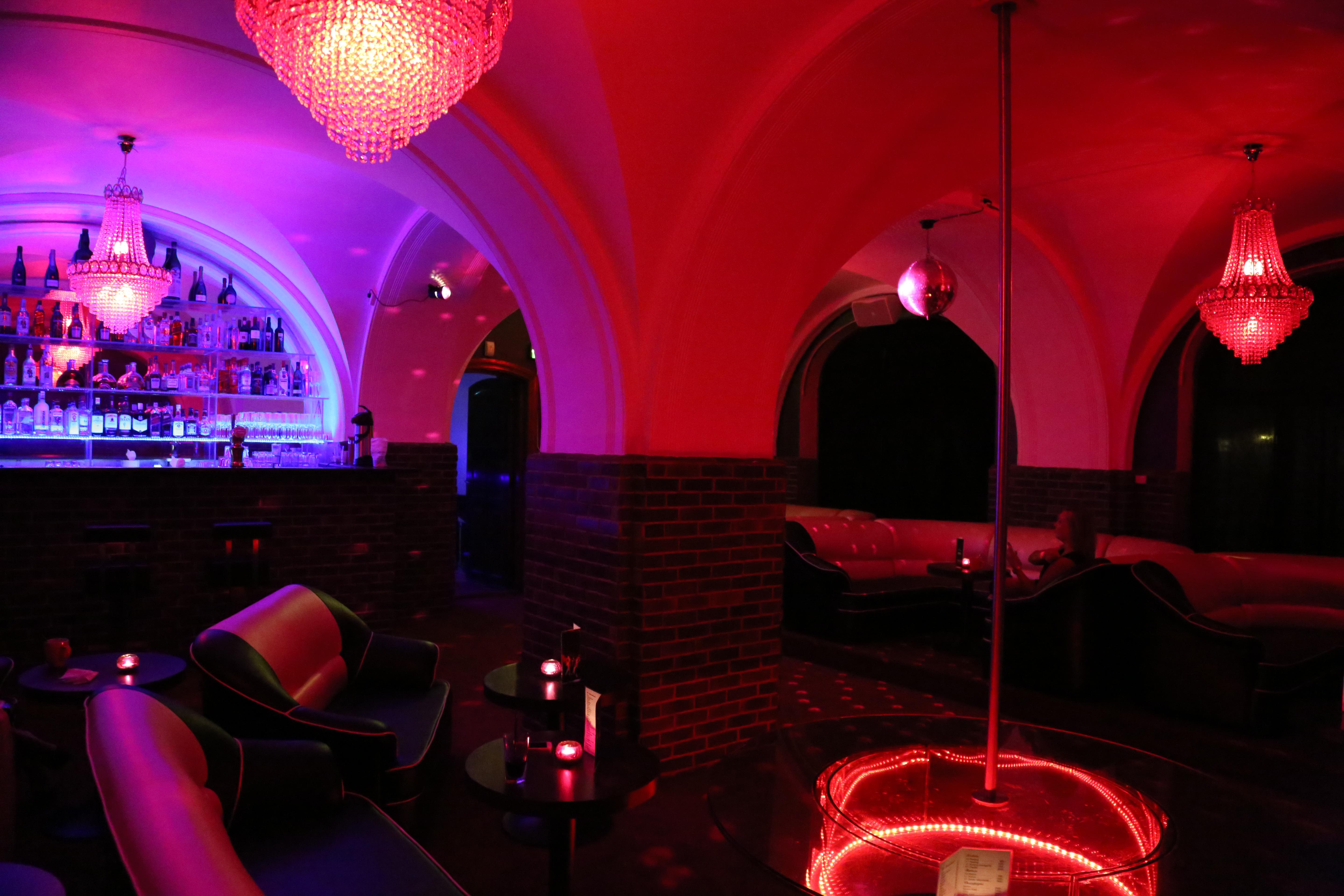 Paradise Showbar - Strip Club And Showbar In Central Oslo - Nightclub in Oslo, Norway