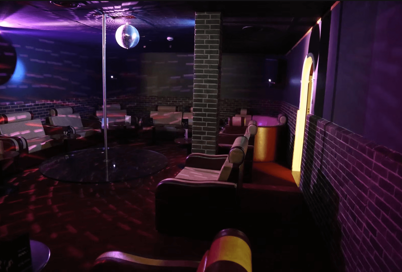 Paradise Showbar - Strip Club And Showbar In Central Oslo - Nightclub in Oslo, Norway