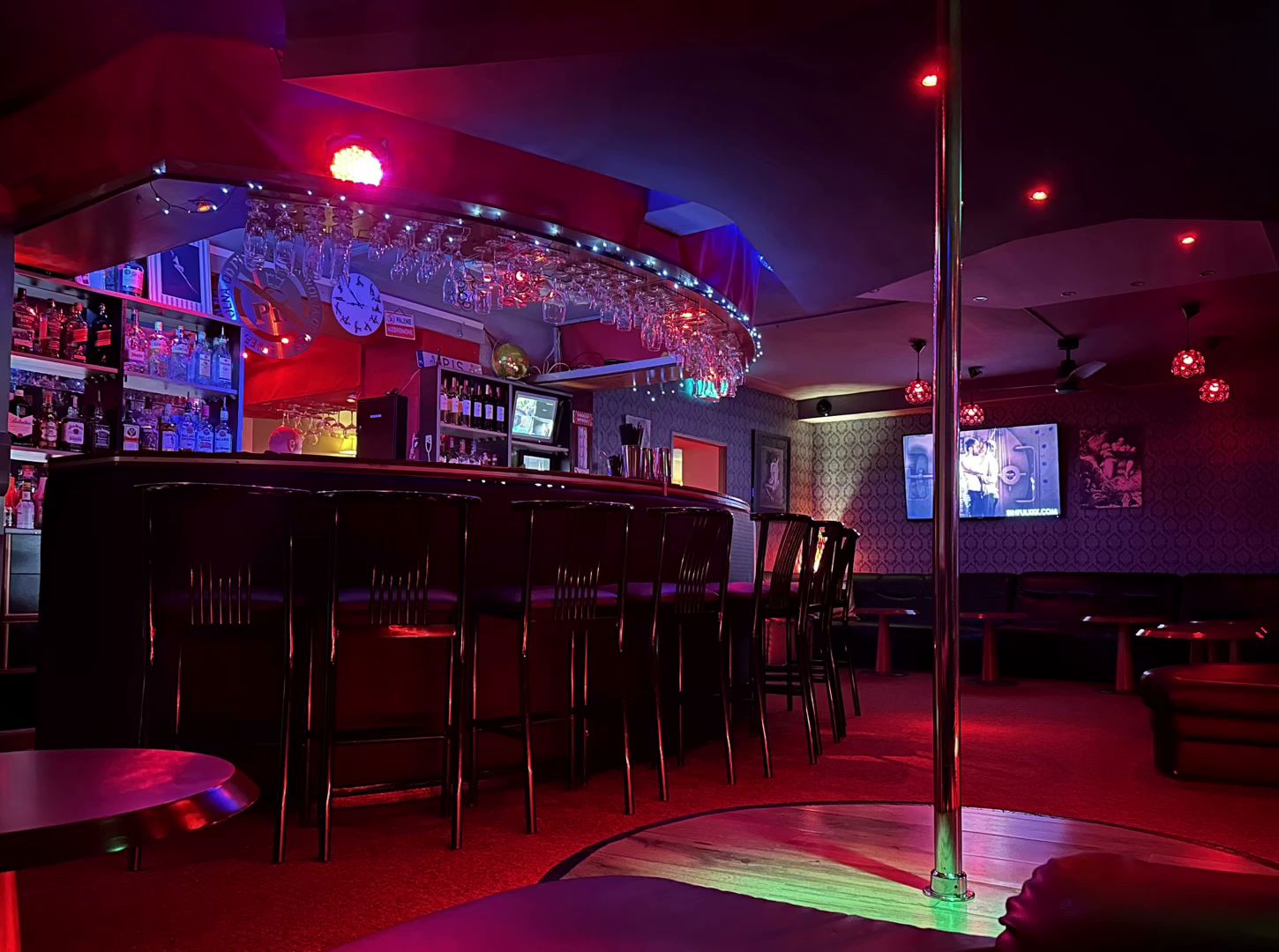 Jacuzzi Club & Resort - Swinger Club in Woc Awy, Poland