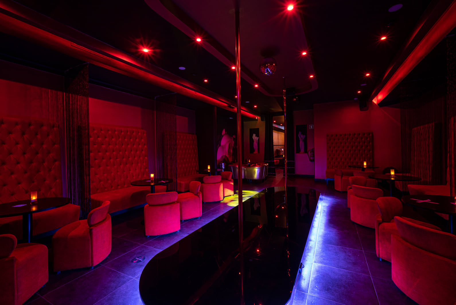 Diva Show Bar - Nightclub in Lisbon, Portugal