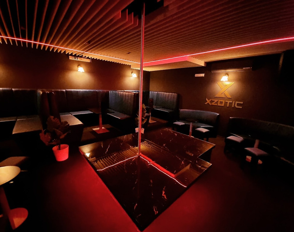 Xzotic Gentleman's Strip Club - Nightclub in Quarteira, Portugal