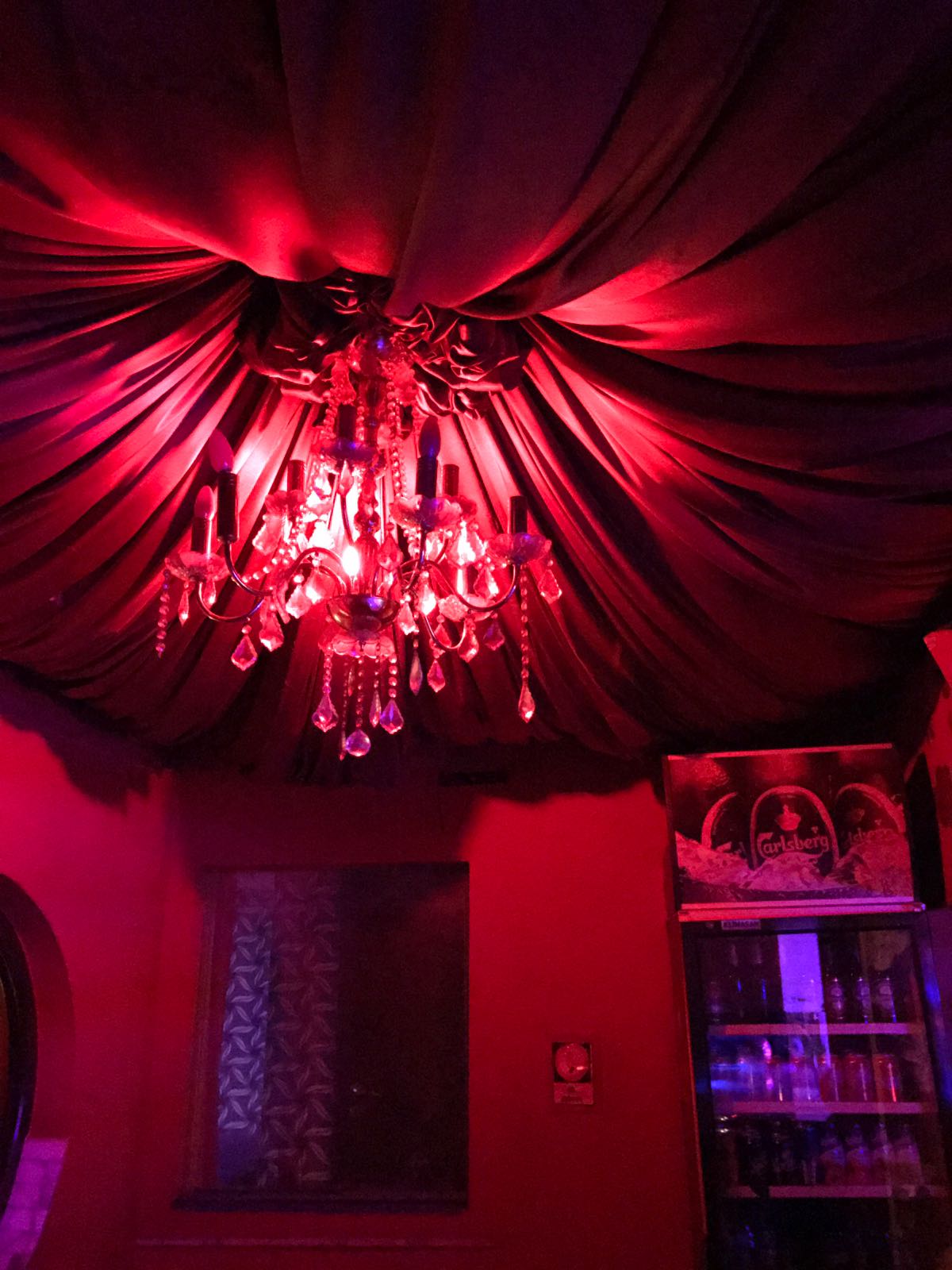 Night Club Iceberg - Nightclub in Bra Ov, Romania
