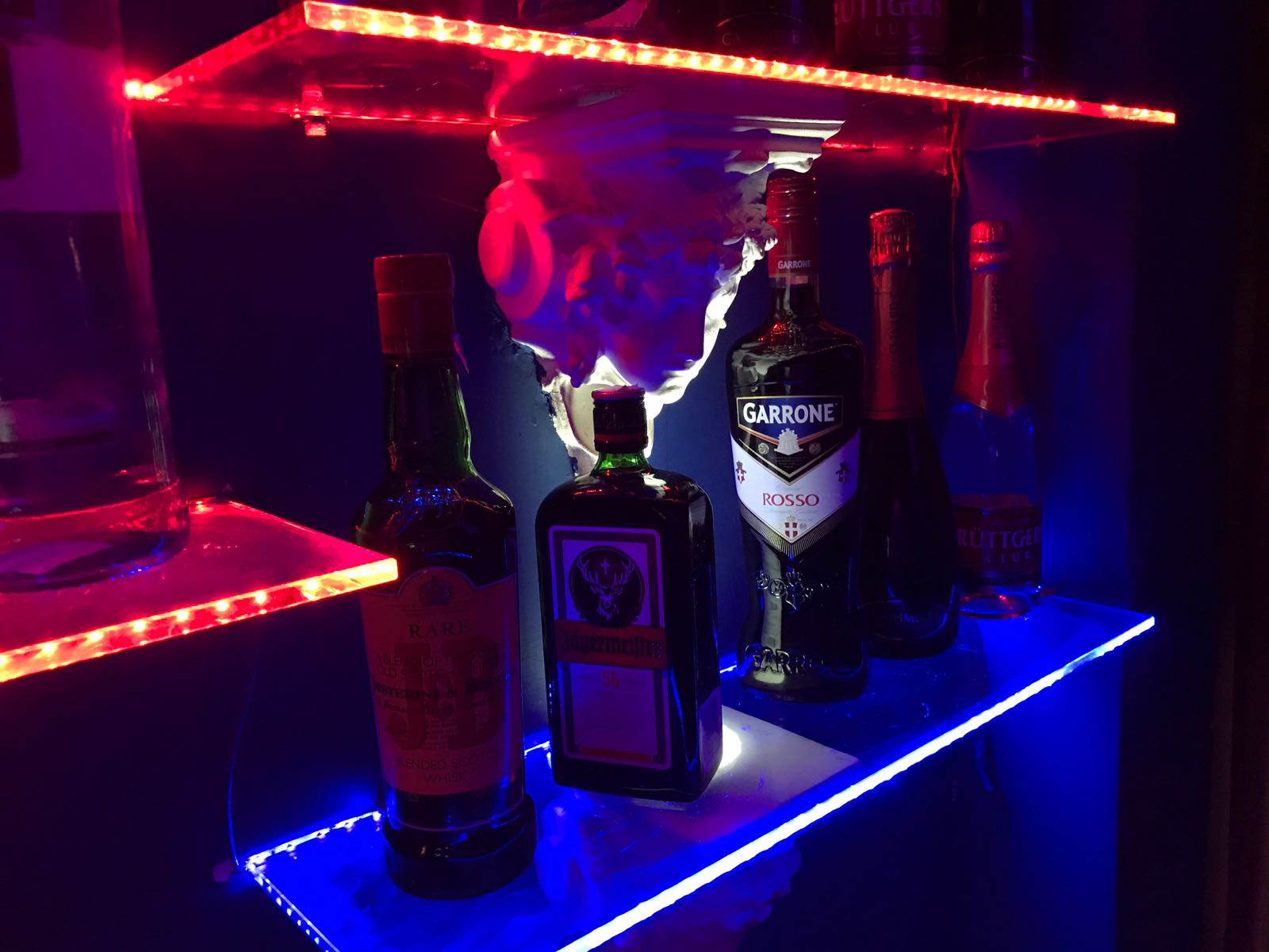 Night Club Iceberg - Nightclub in Bra Ov, Romania