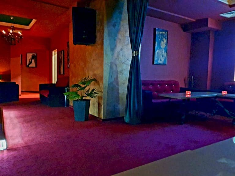 Club Black Magnolia By Deja Vu Pitesti - Nightclub in Pite Ti, Romania