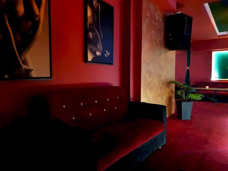 Club Black Magnolia By Deja Vu Pitesti - Nightclub in Pite Ti, Romania