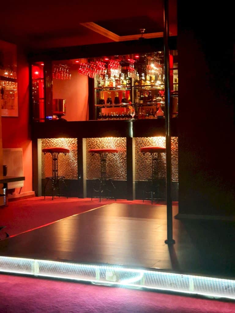 Club Black Magnolia By Deja Vu Pitesti - Nightclub in Pite Ti, Romania