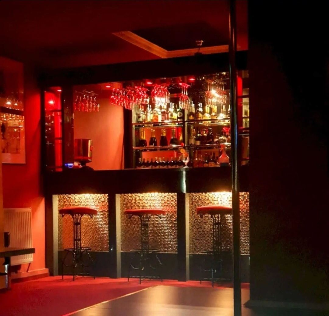 Club Black Magnolia By Deja Vu Pitesti - Nightclub in Pite Ti, Romania