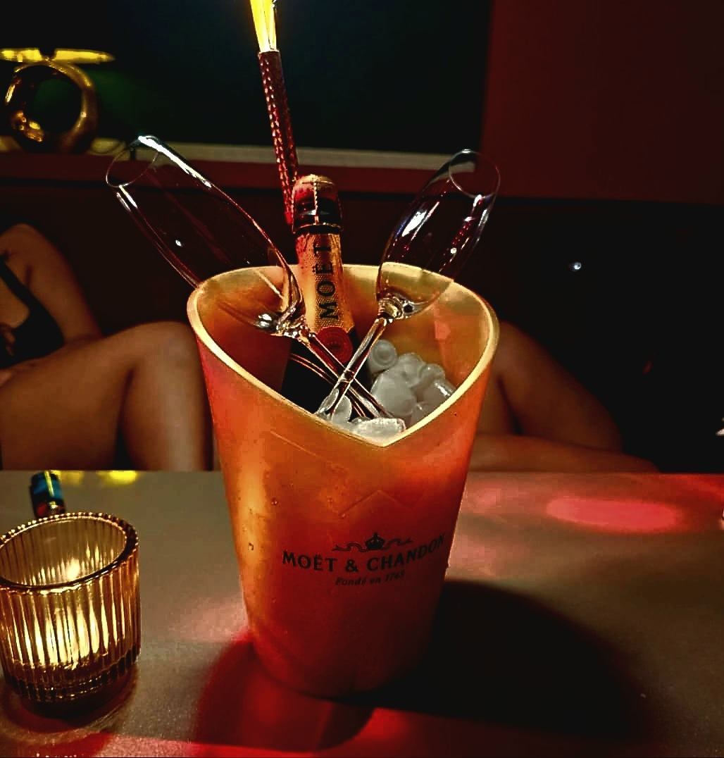 Club Black Magnolia By Deja Vu Pitesti - Nightclub in Pite Ti, Romania