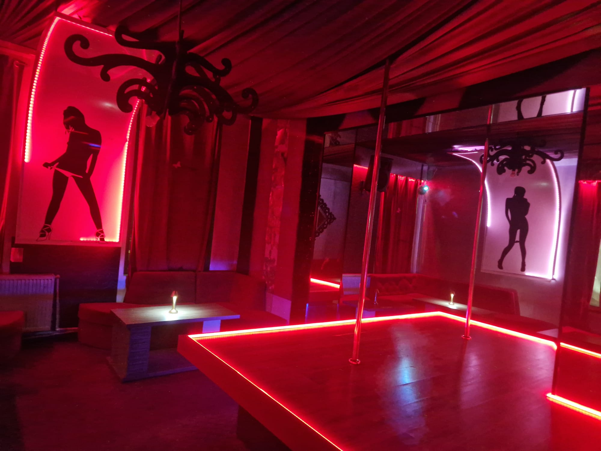 Pussycat Night Club - Nightclub in Pite Ti, Romania