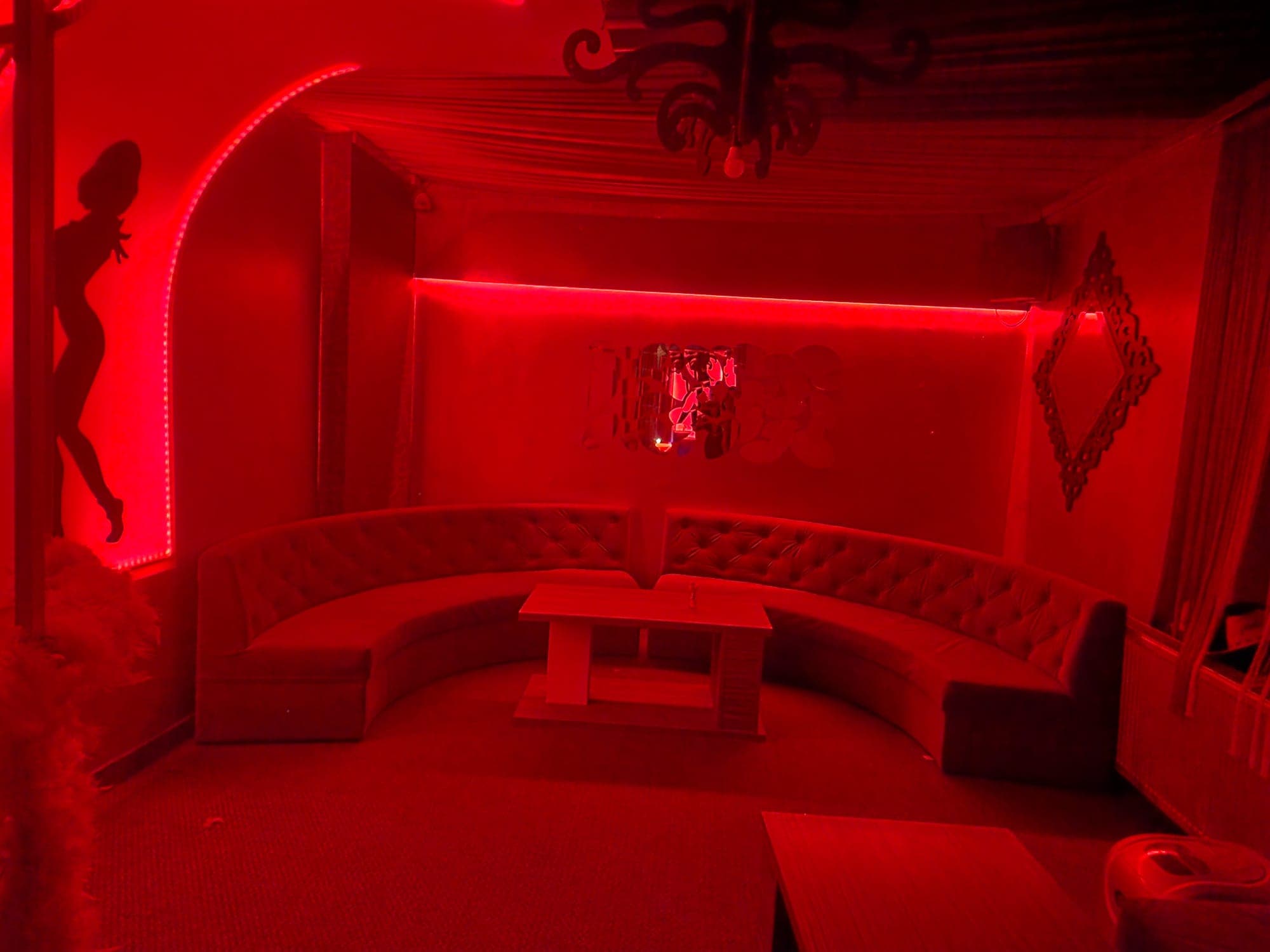 Pussycat Night Club - Nightclub in Pite Ti, Romania