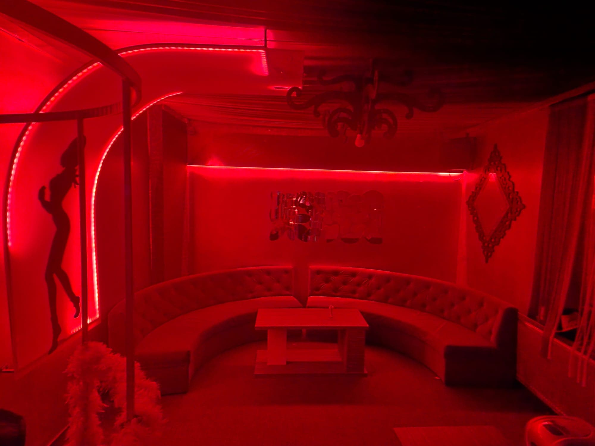 Pussycat Night Club - Nightclub in Pite Ti, Romania