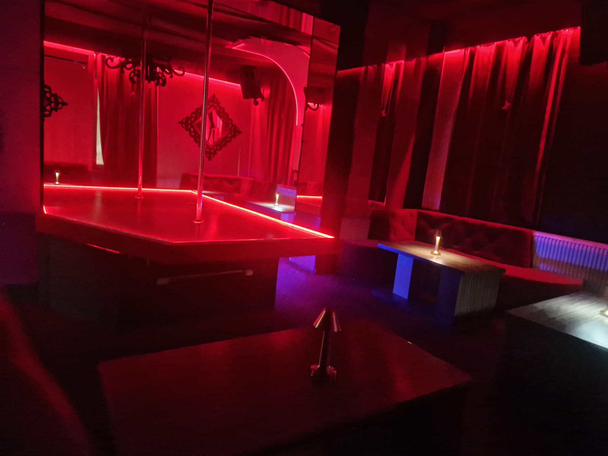Pussycat Night Club - Nightclub in Pite Ti, Romania