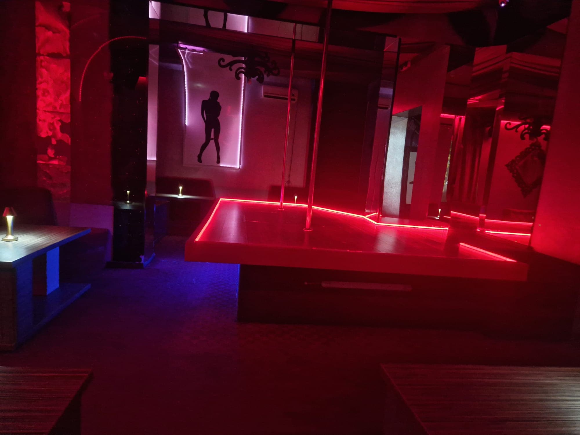 Pussycat Night Club - Nightclub in Pite Ti, Romania