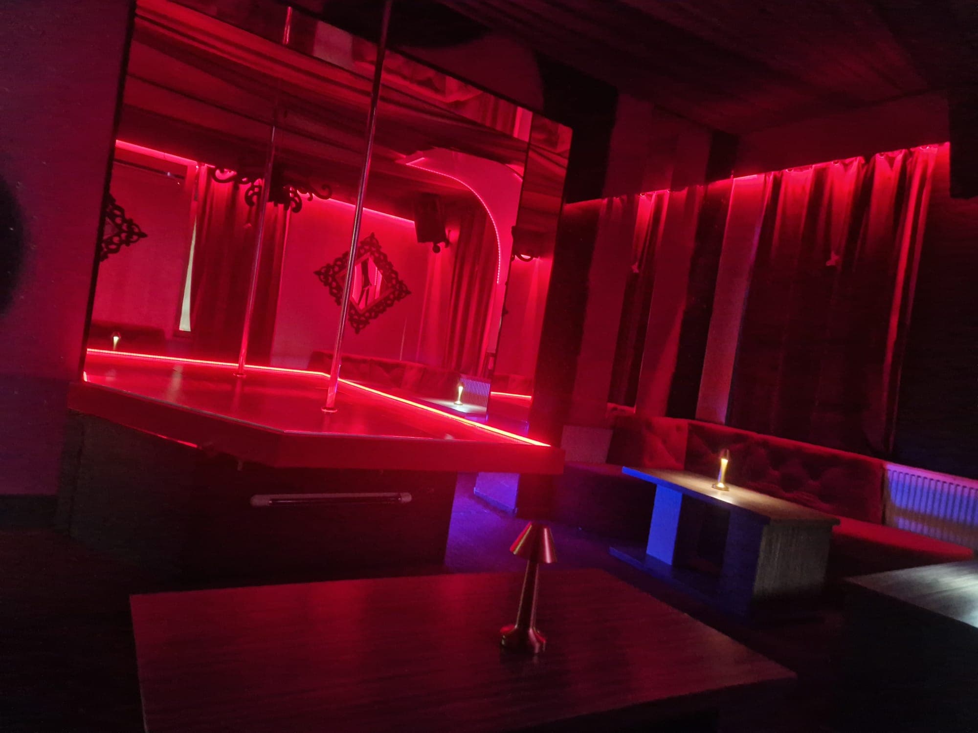 Pussycat Night Club - Nightclub in Pite Ti, Romania
