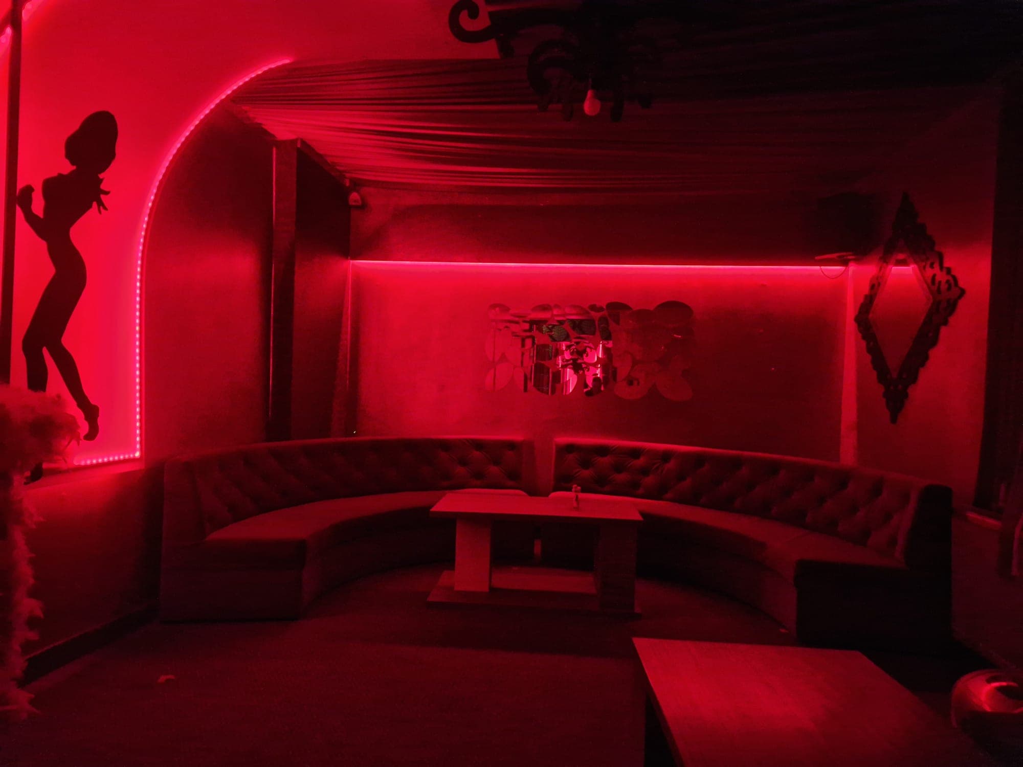 Pussycat Night Club - Nightclub in Pite Ti, Romania