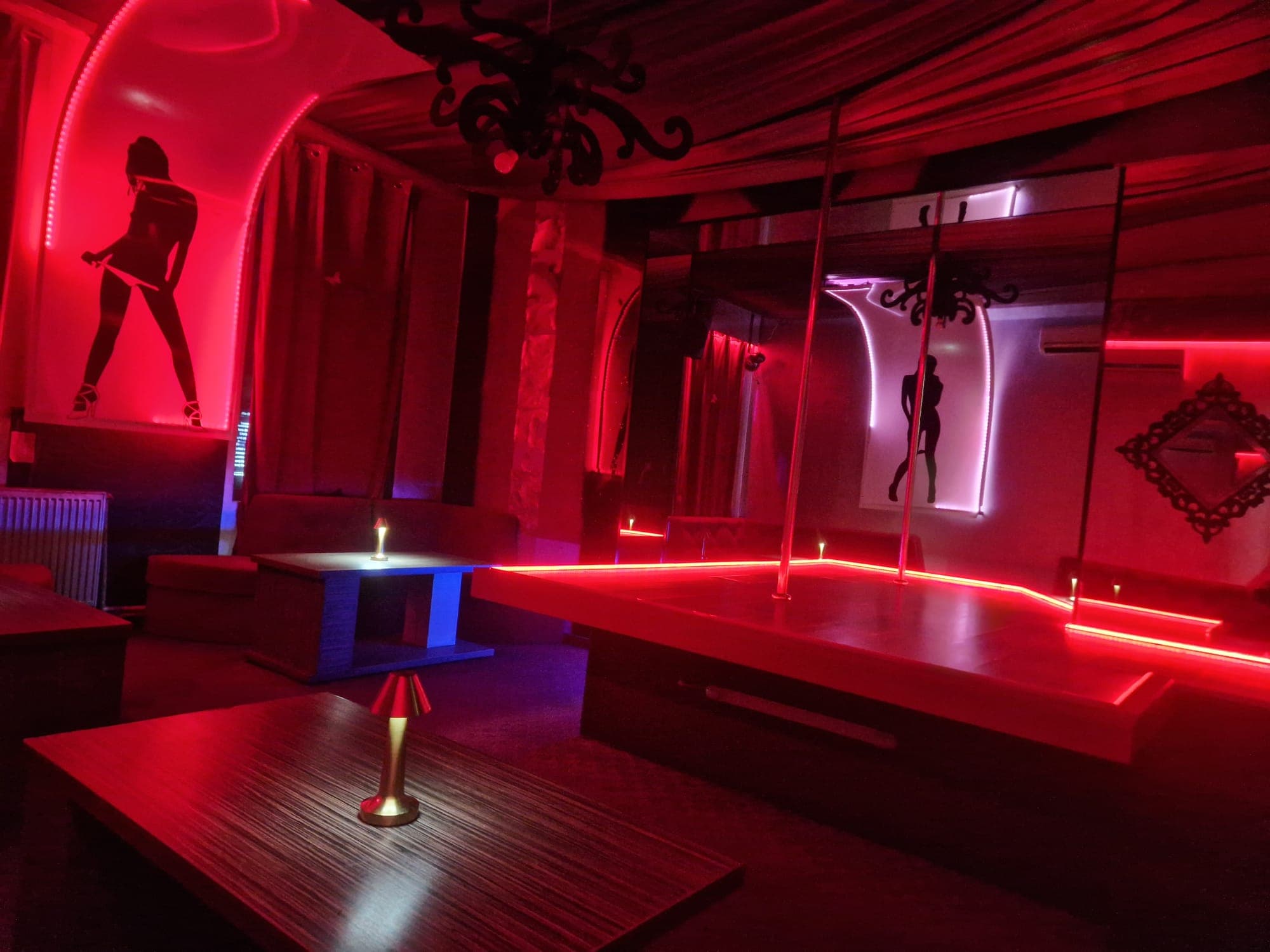 Pussycat Night Club - Nightclub in Pite Ti, Romania