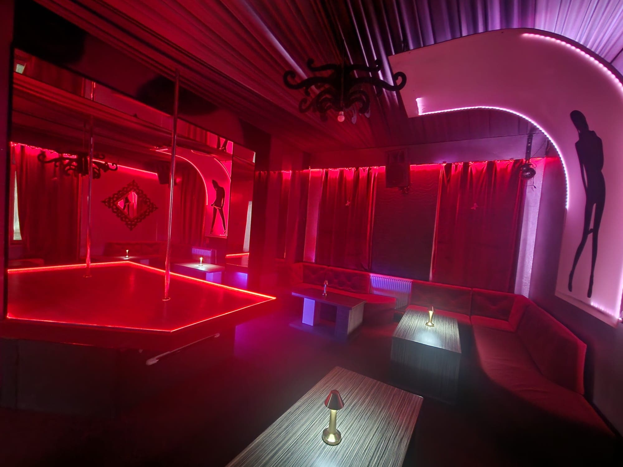 Pussycat Night Club - Nightclub in Pite Ti, Romania