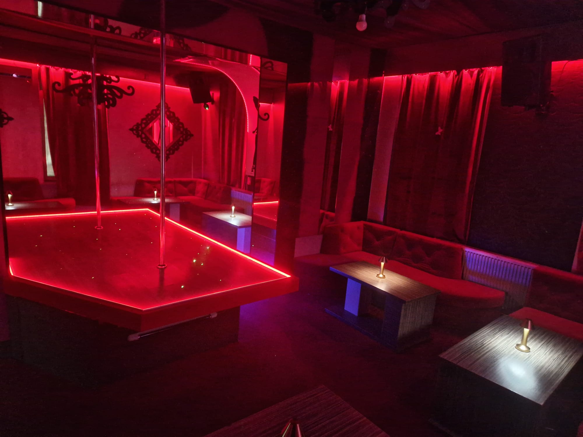 Pussycat Night Club - Nightclub in Pite Ti, Romania