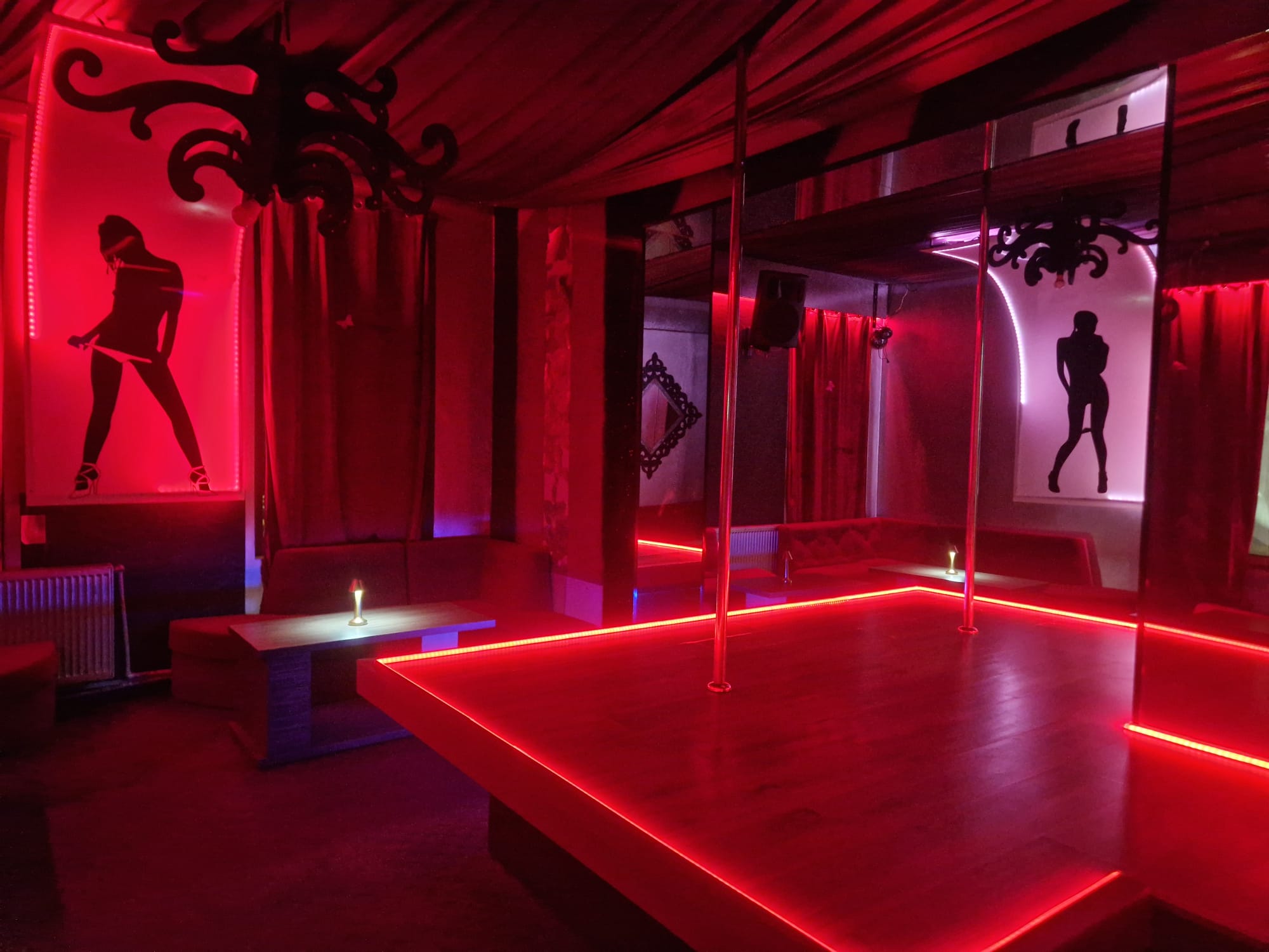 Pussycat Night Club - Nightclub in Pite Ti, Romania