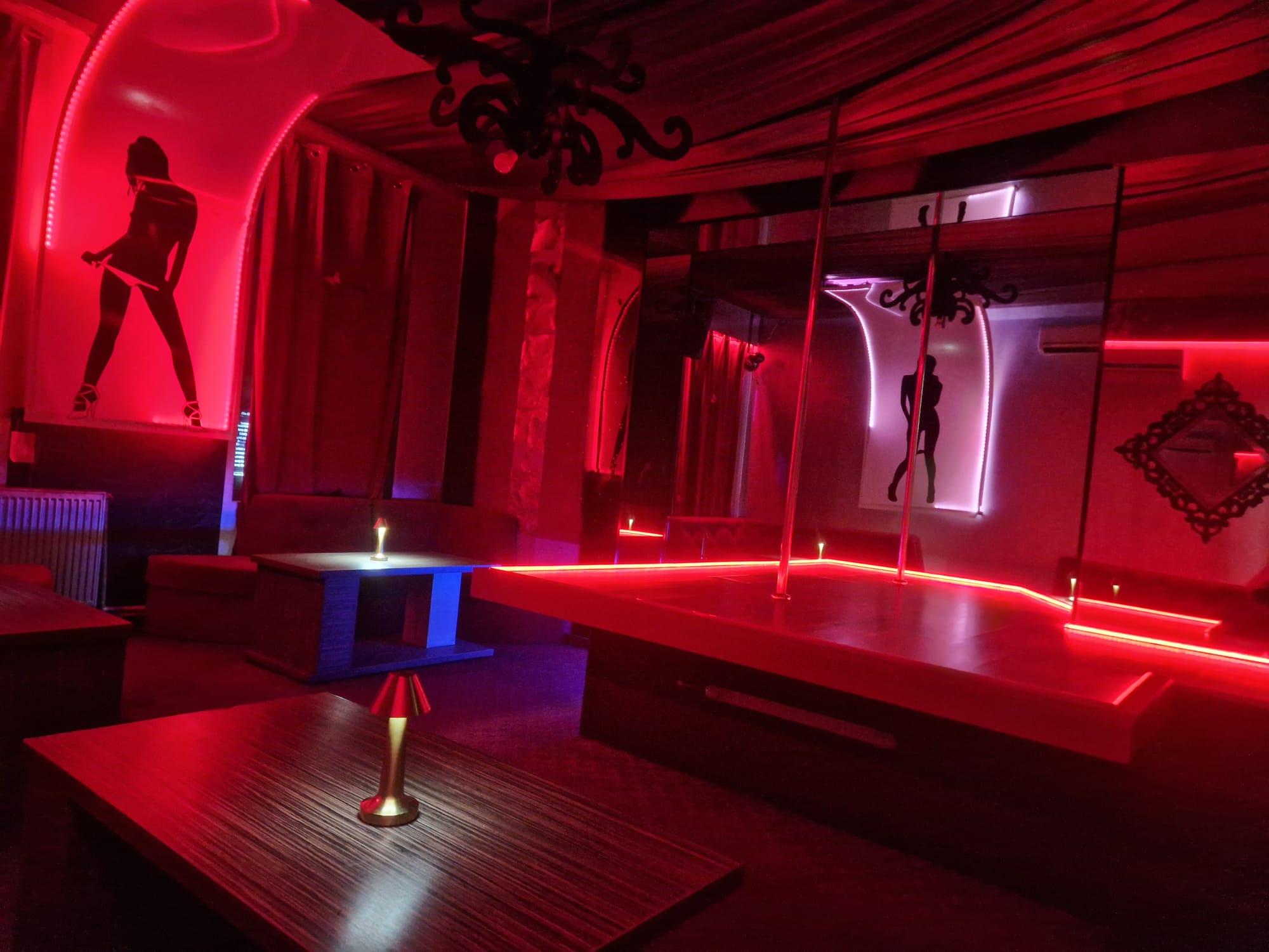 Pussycat Night Club - Nightclub in Pite Ti, Romania