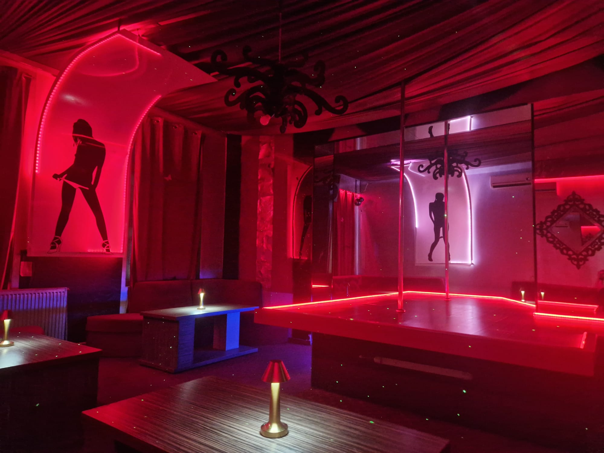 Pussycat Night Club - Nightclub in Pite Ti, Romania