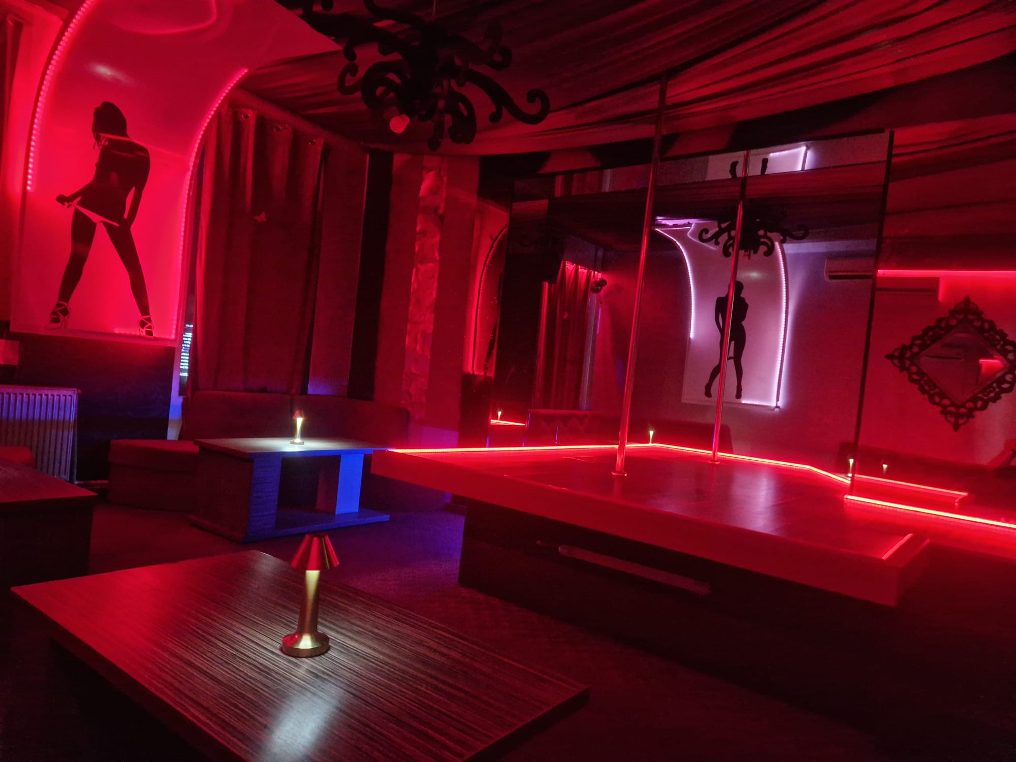 Pussycat Night Club - Nightclub in Pite Ti, Romania
