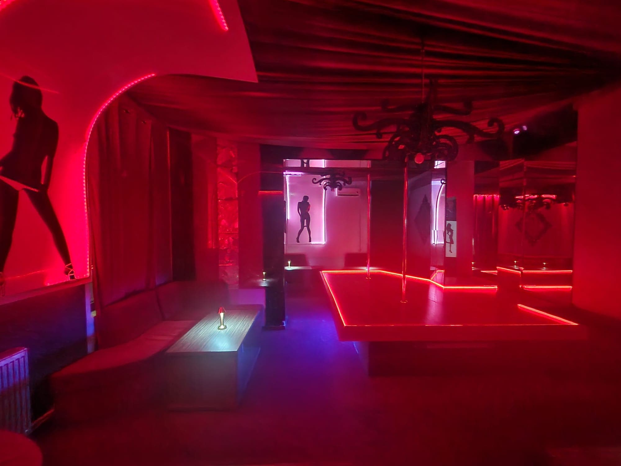 Pussycat Night Club - Nightclub in Pite Ti, Romania